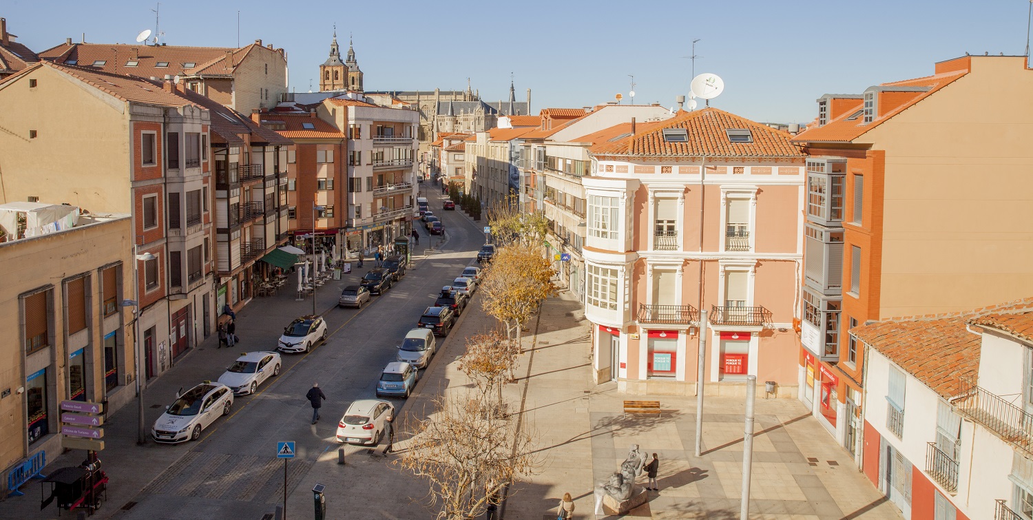 La Aduana Alojamiento Astorga con vistas Palacio Gaudi Catedral 3