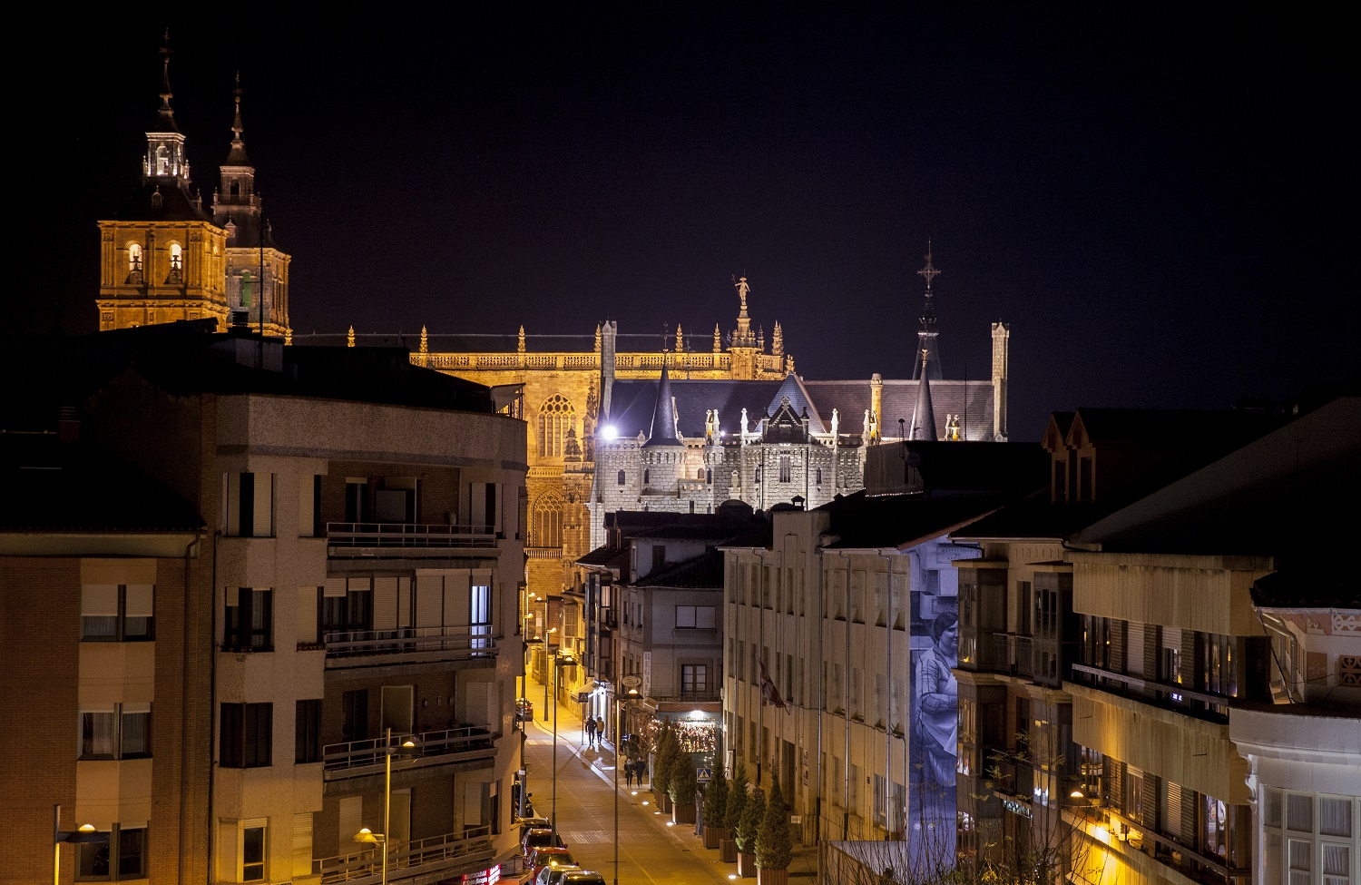 La Aduana Alojamiento Astorga con vistas Palacio Gaudi Catedral